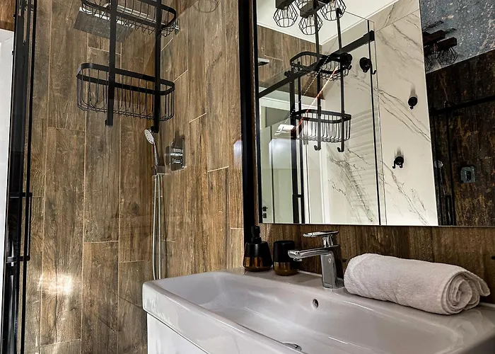 Spacerowa Lux 쿠도바-즈루이